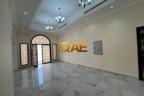 Villa in Dubai, UAE 7 bedrooms, 1349.2 sq.m. № 575994 - photo 2