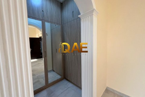 Villa in Dubai, UAE 7 bedrooms, 1349.2 sq.m. № 575994 - photo 17