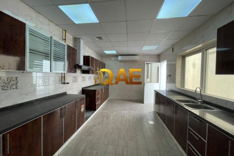 Villa in Dubai, UAE 7 bedrooms, 1349.2 sq.m. № 575994 - photo 7