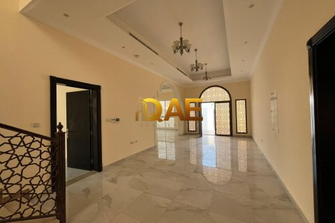 Villa in Dubai, UAE 7 bedrooms, 1349.2 sq.m. № 575994 - photo 4