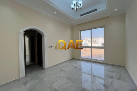 Villa in Dubai, UAE 7 bedrooms, 1349.2 sq.m. № 575994 - photo 1