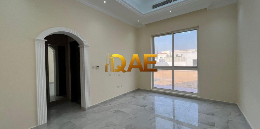 Villa in Dubai, UAE 7 bedrooms, 1349.2 sq.m. № 575994