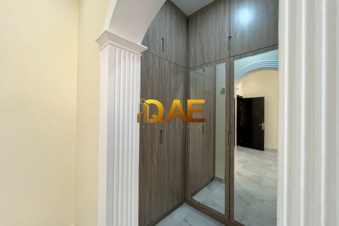 Villa in Dubai, UAE 7 bedrooms, 1349.2 sq.m. № 575994 - photo 8