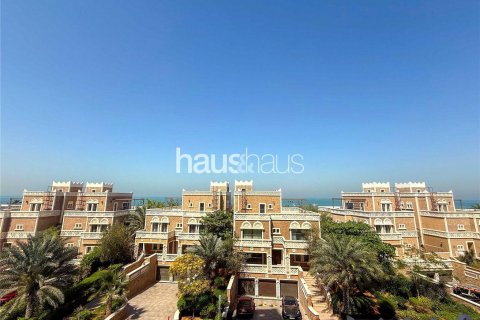 Apartment in Palm Jumeirah, Dubai, UAE 2 bedrooms, 224 sq.m. № 625789 - photo 1