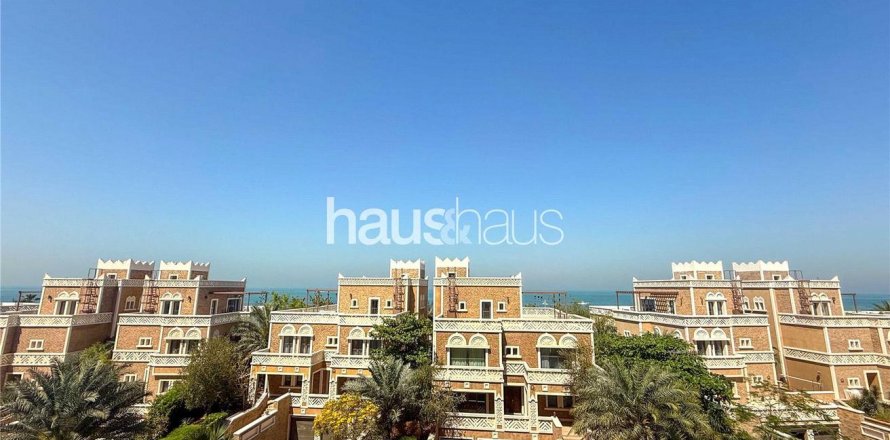 Apartment in Palm Jumeirah, Dubai, UAE 2 bedrooms, 224 sq.m. № 625789