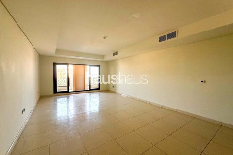 Apartment in Palm Jumeirah, Dubai, UAE 2 bedrooms, 224 sq.m. № 625789 - photo 4