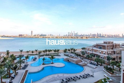 Apartment in Palm Jumeirah, Dubai, UAE 3 bedrooms, 219 sq.m. № 625790 - photo 1