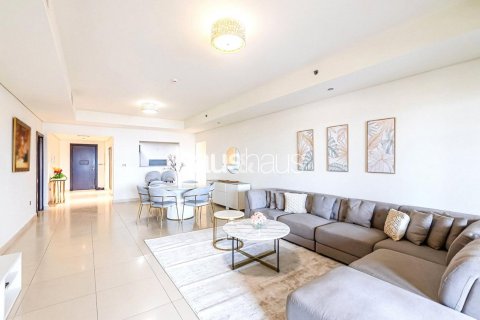Apartment in Palm Jumeirah, Dubai, UAE 3 bedrooms, 219 sq.m. № 625790 - photo 2
