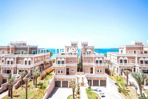 Apartment in Palm Jumeirah, Dubai, UAE 3 bedrooms, 219 sq.m. № 625790 - photo 4