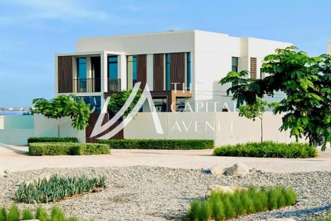 Villa sa Abu Dhabi, UAE 4 silid-tulugan, 841 sq.m. № 605027 - larawan 1