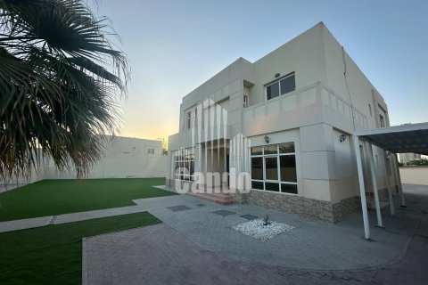 Villa in Al Barsha, Dubai, UAE 5 bedrooms, 464.5 sq.m. № 552562 - photo 14