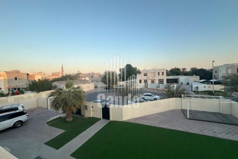 Villa in Al Barsha, Dubai, UAE 5 bedrooms, 464.5 sq.m. № 552562 - photo 7