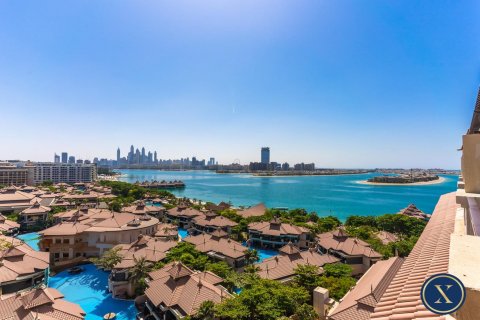 Apartment in Palm Jumeirah, Dubai, UAE 1 room, 63 sq.m. № 628003 - photo 2