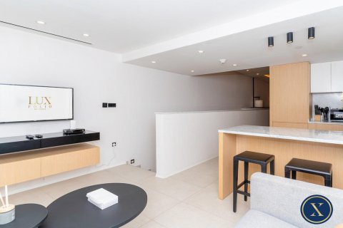 Apartment in Palm Jumeirah, Dubai, UAE 1 room, 63 sq.m. № 628003 - photo 4