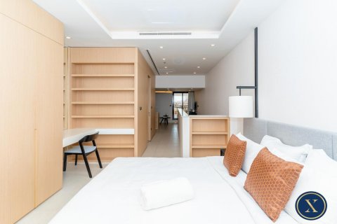 Apartment in Palm Jumeirah, Dubai, UAE 1 room, 63 sq.m. № 628003 - photo 9
