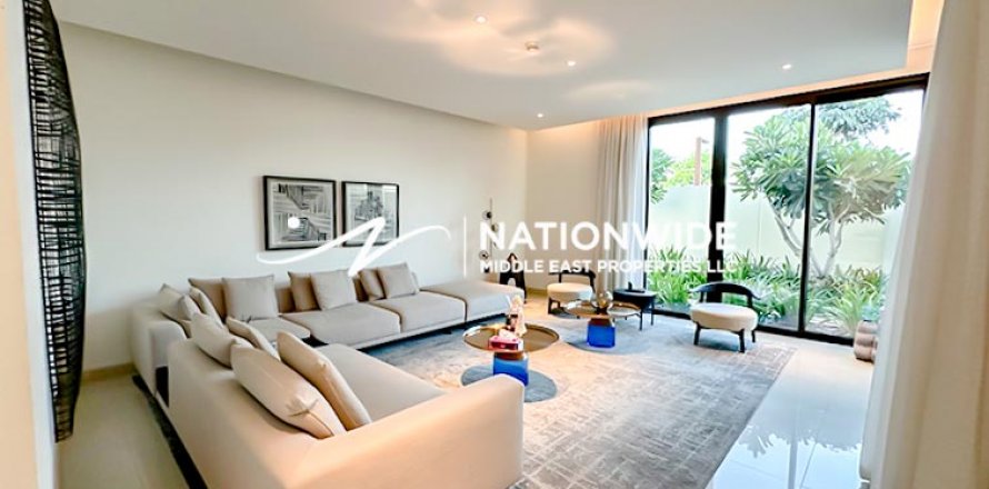 Vila u gradu Abu Dhabi, UAE 4 spavaće sobe, 545 m2 Br. 588958