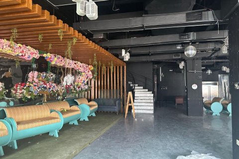 Dyqan në Al Karama, Abu Dhabi, Emiratet e Bashkuara Arabe 1115 m2. № 594989 - Foto 1