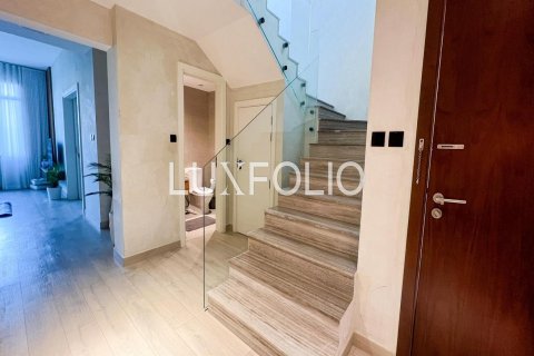 Řadový dům v Town Square, Dubai, SAE 4 ložnice, 196 m² Č.: 627629 - fotografie 2