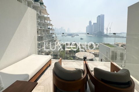 Apartment in Palm Jumeirah, Dubai, UAE 1 room, 58 sq.m. № 627626 - photo 2