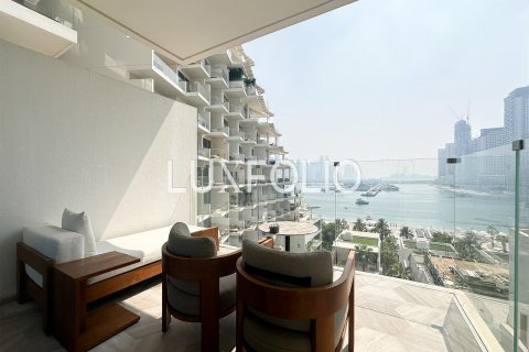 Apartment in Palm Jumeirah, Dubai, UAE 1 room, 58 sq.m. № 627626 - photo 1