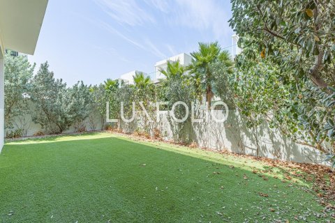 Townhouse in Jumeirah Golf Estates, Dubai, UAE 4 bedrooms, 322 sq.m. № 627631 - photo 2