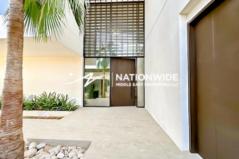Vilë në Abu Dhabi, Emiratet e Bashkuara Arabe 4 dhoma gjumi, 461 m2. № 612788 - Foto 1