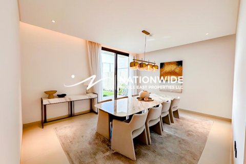 Vilë në Abu Dhabi, Emiratet e Bashkuara Arabe 4 dhoma gjumi, 461 m2. № 612788 - Foto 9