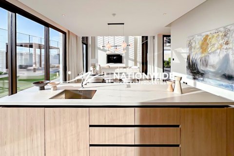Vilë në Abu Dhabi, Emiratet e Bashkuara Arabe 4 dhoma gjumi, 461 m2. № 612788 - Foto 4