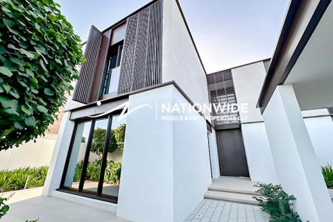 Müüa villa asukohaga Abu Dhabi, AÜE: 5 magamistoaga, 537 m² Nr 612787 - pilt 1